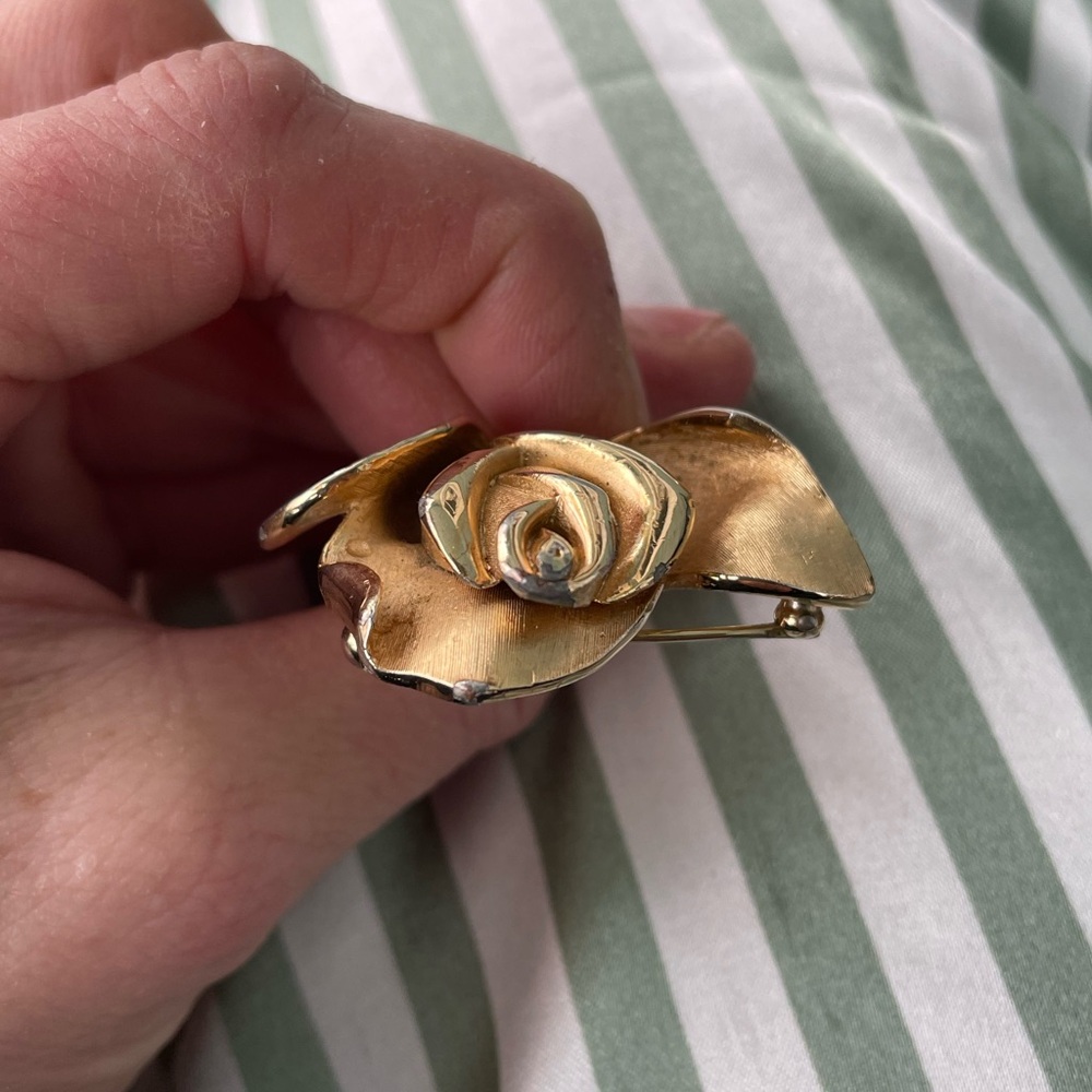 Vintage 18k Gold Plated Rose Brooch - Picture 5 of 10